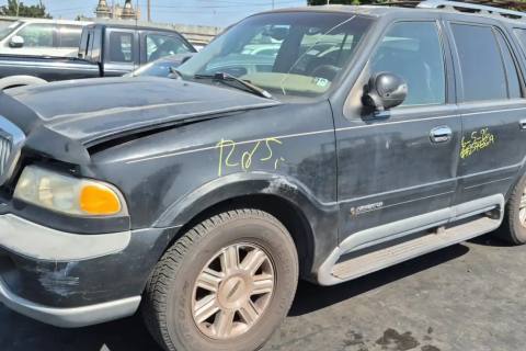 Photo of 1999 Lincoln Navigator