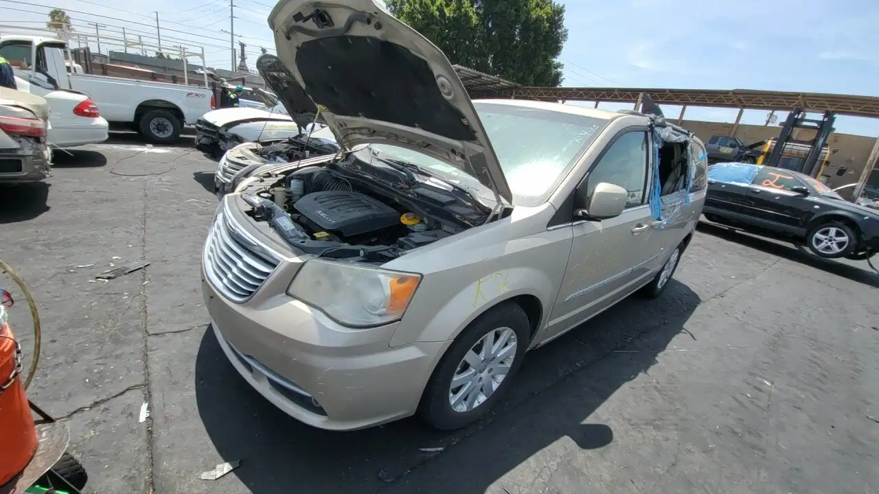 Photo of 2013 Chrysler Town & Country