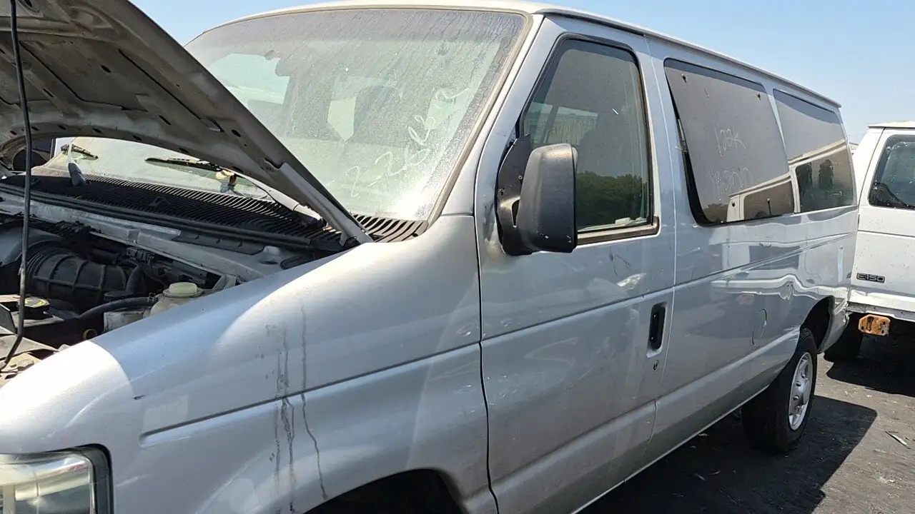 Photo of 2010 Ford E-350 Super Duty