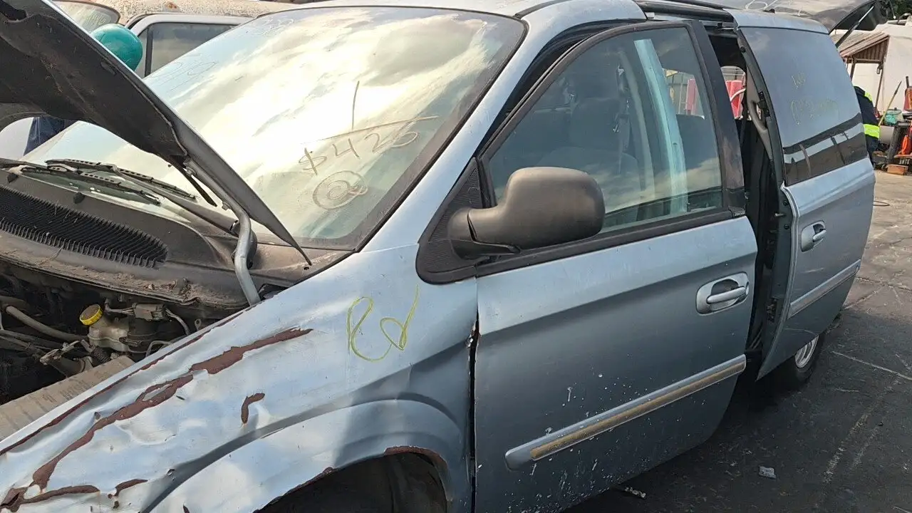 Photo of 2005 Chrysler Town & Country