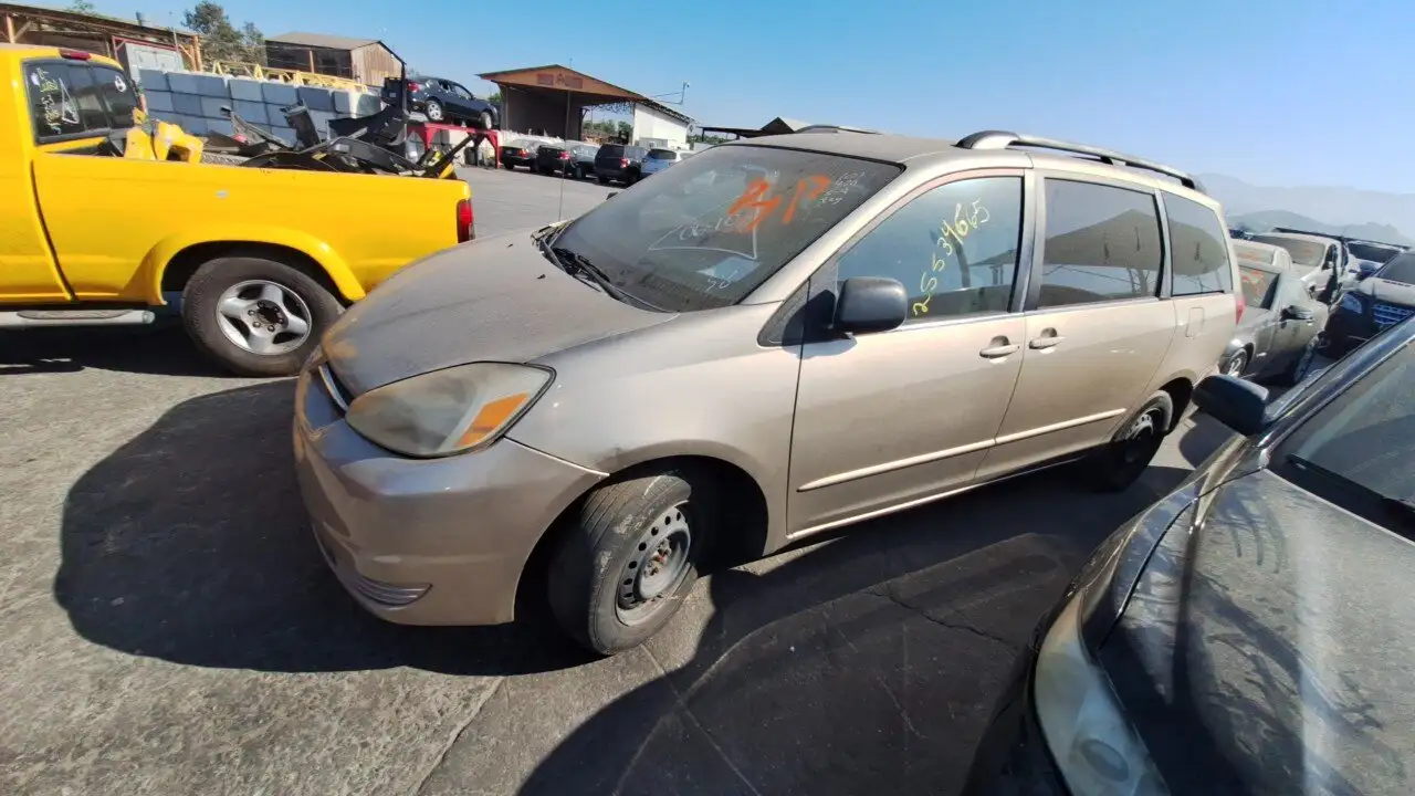 Photo of 2004 Toyota Sienna