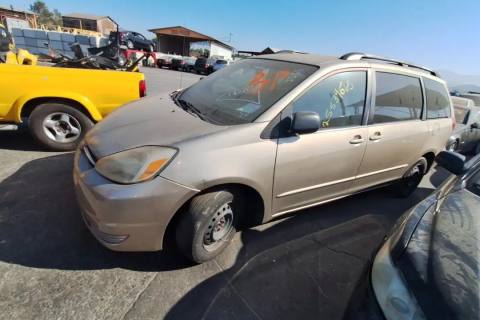 Photo of 2004 Toyota Sienna