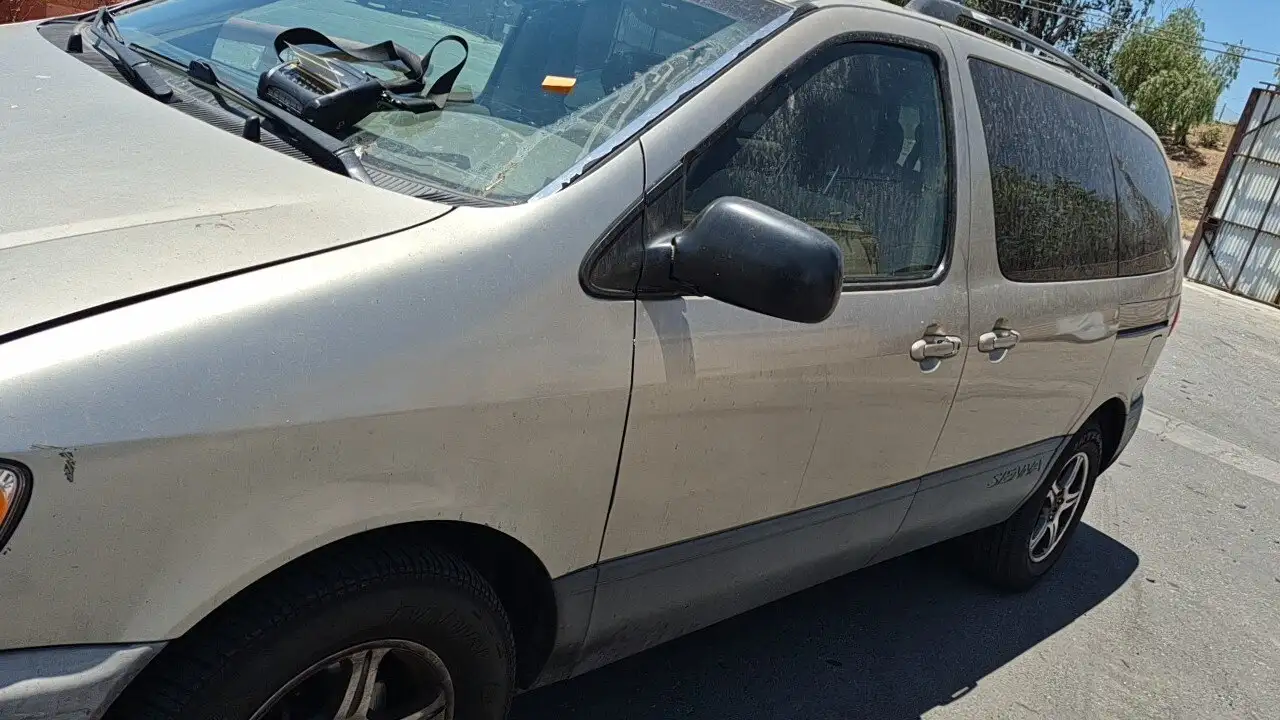 Photo of 2003 Toyota Sienna