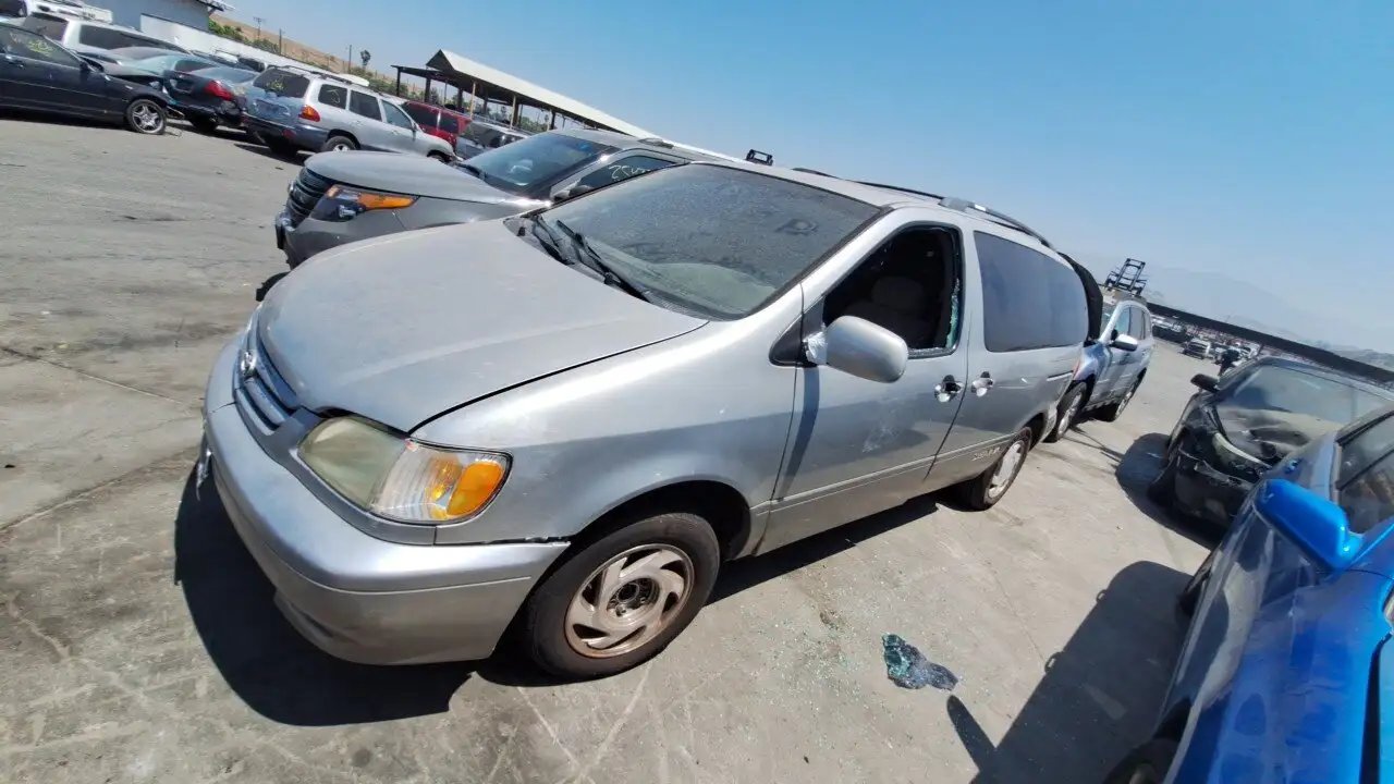 Photo of 2001 Toyota Sienna