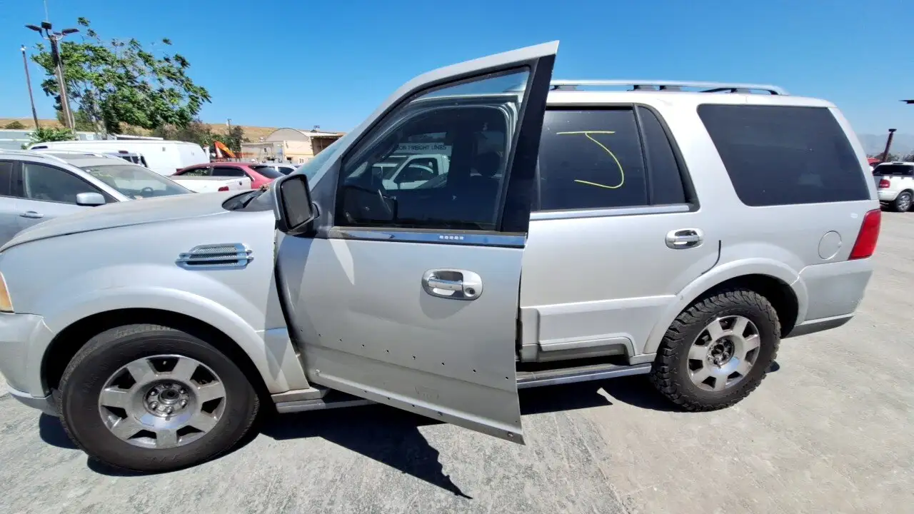 Photo of 2003 Lincoln Navigator