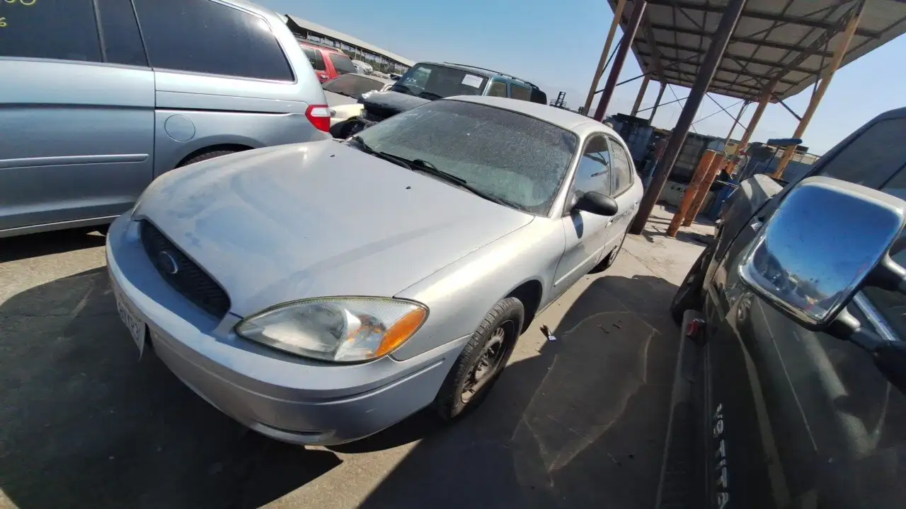 Photo of 2005 Ford Taurus