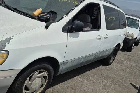 Photo of 2000 Toyota Sienna