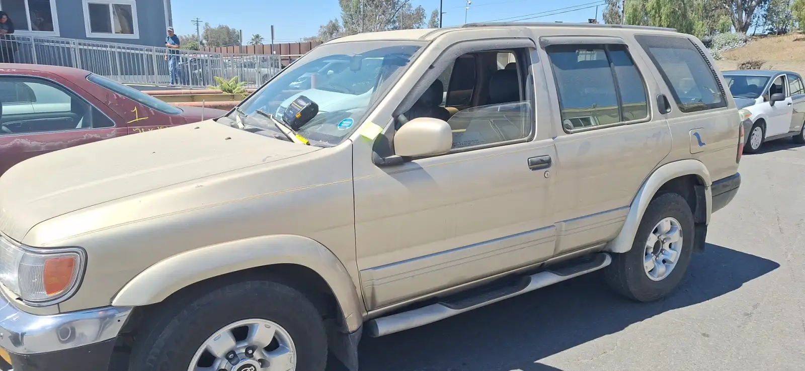 Photo of 1999 Nissan Pathfinder