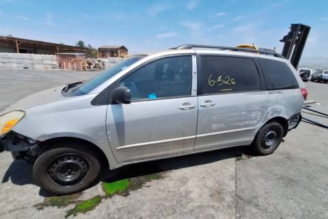 Photo of 2004 Toyota Sienna