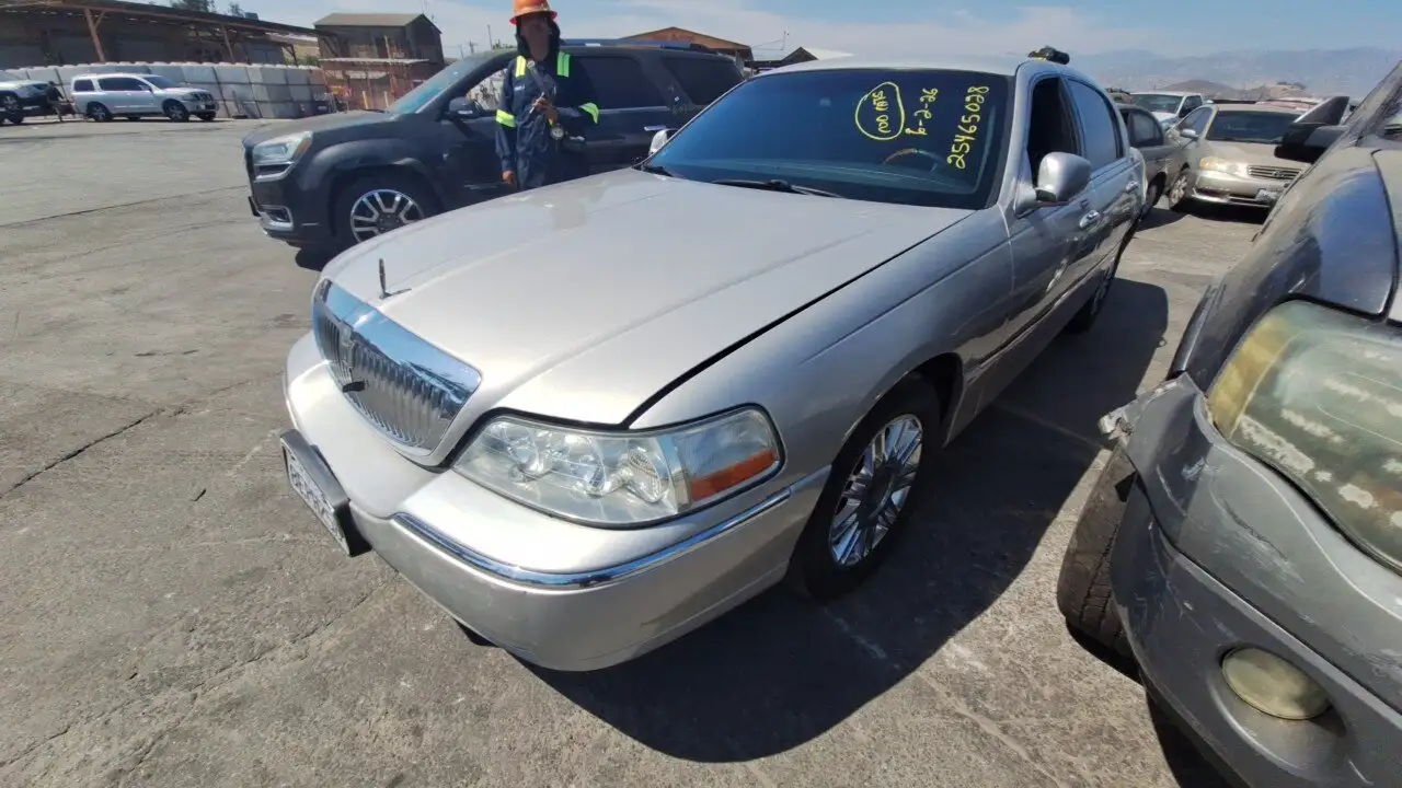 Photo of 2008 Lincoln Town Car