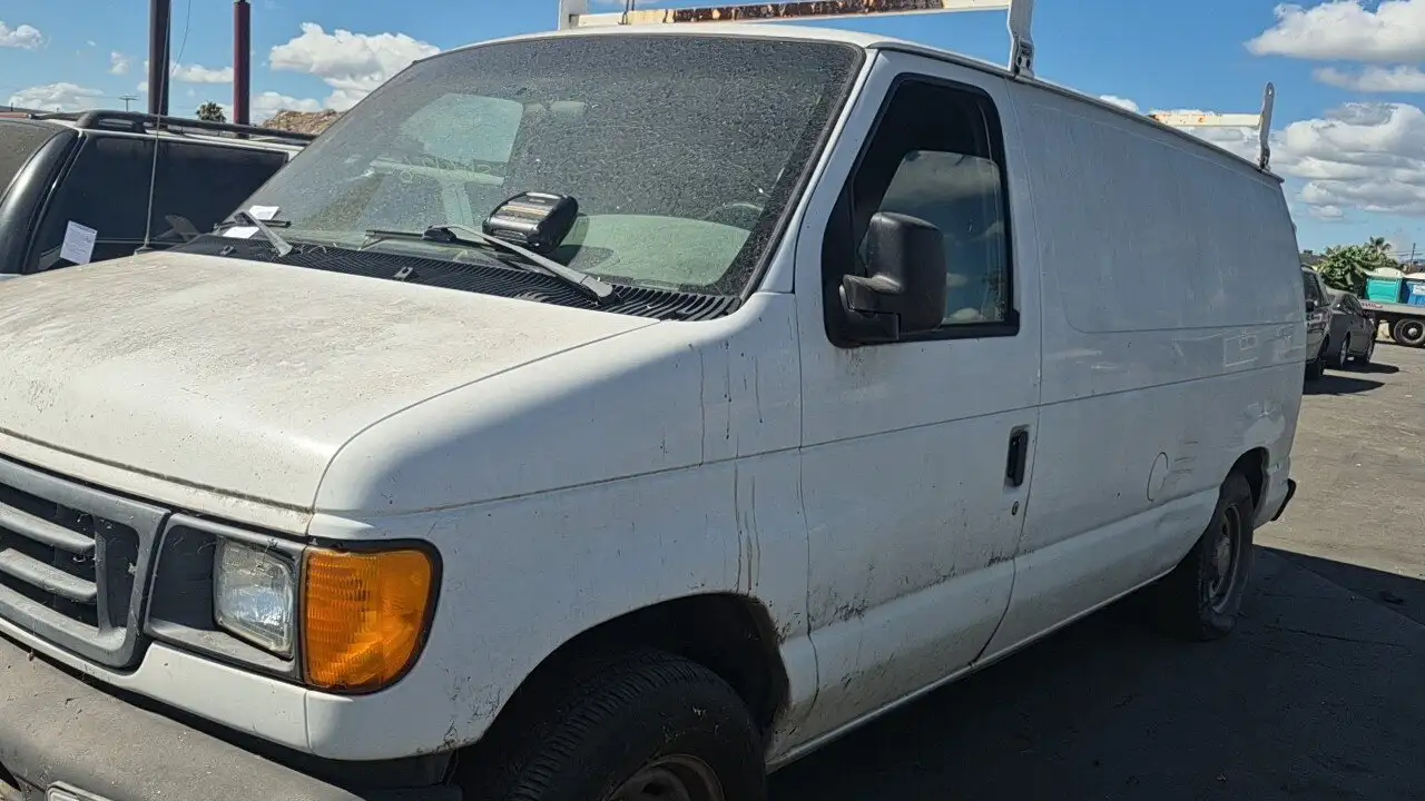 Photo of 2004 Ford E-150