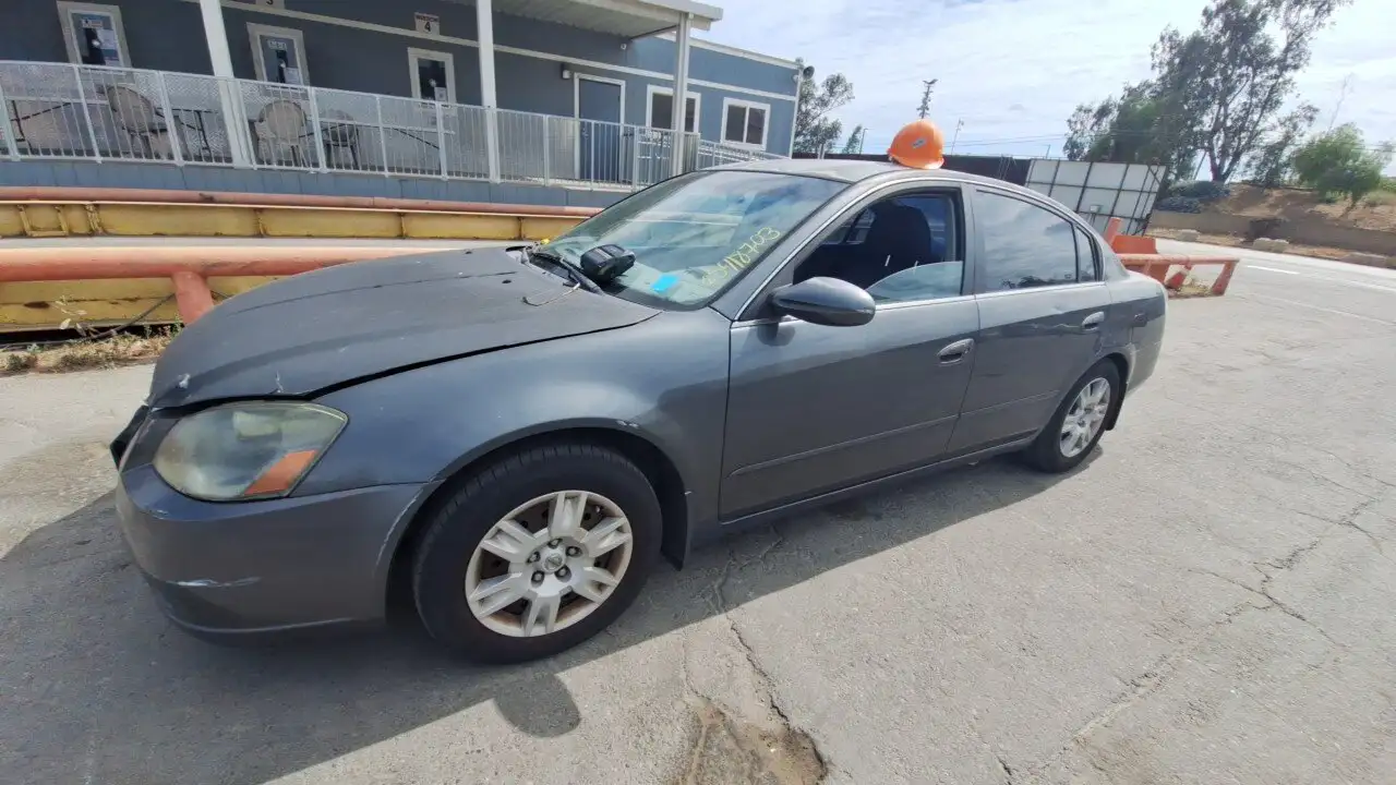 Photo of 2005 Nissan Altima
