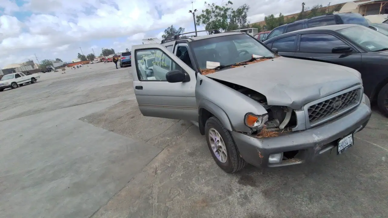 Photo of 2001 Nissan Pathfinder