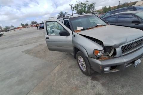 Photo of 2001 Nissan Pathfinder
