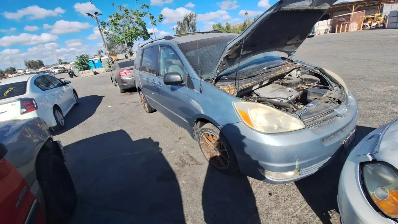 Photo of 2005 Toyota Sienna