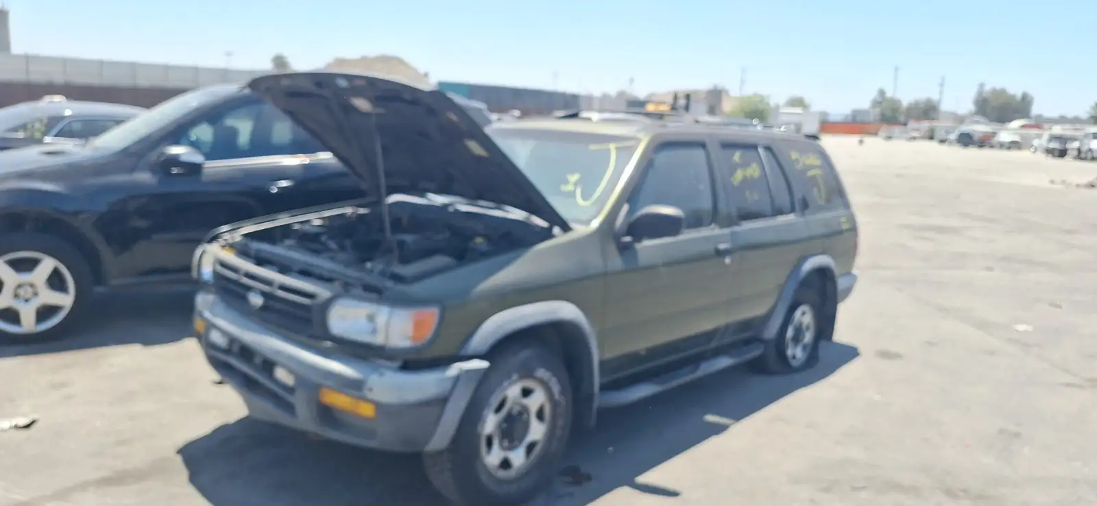 Photo of 1997 Nissan Pathfinder