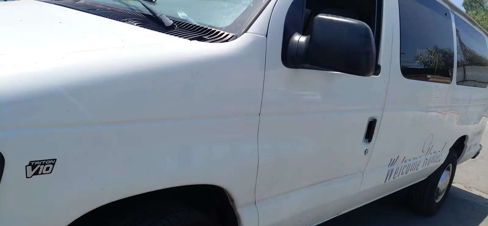 Photo of 1998 Ford E-350 Econoline Club Wagon