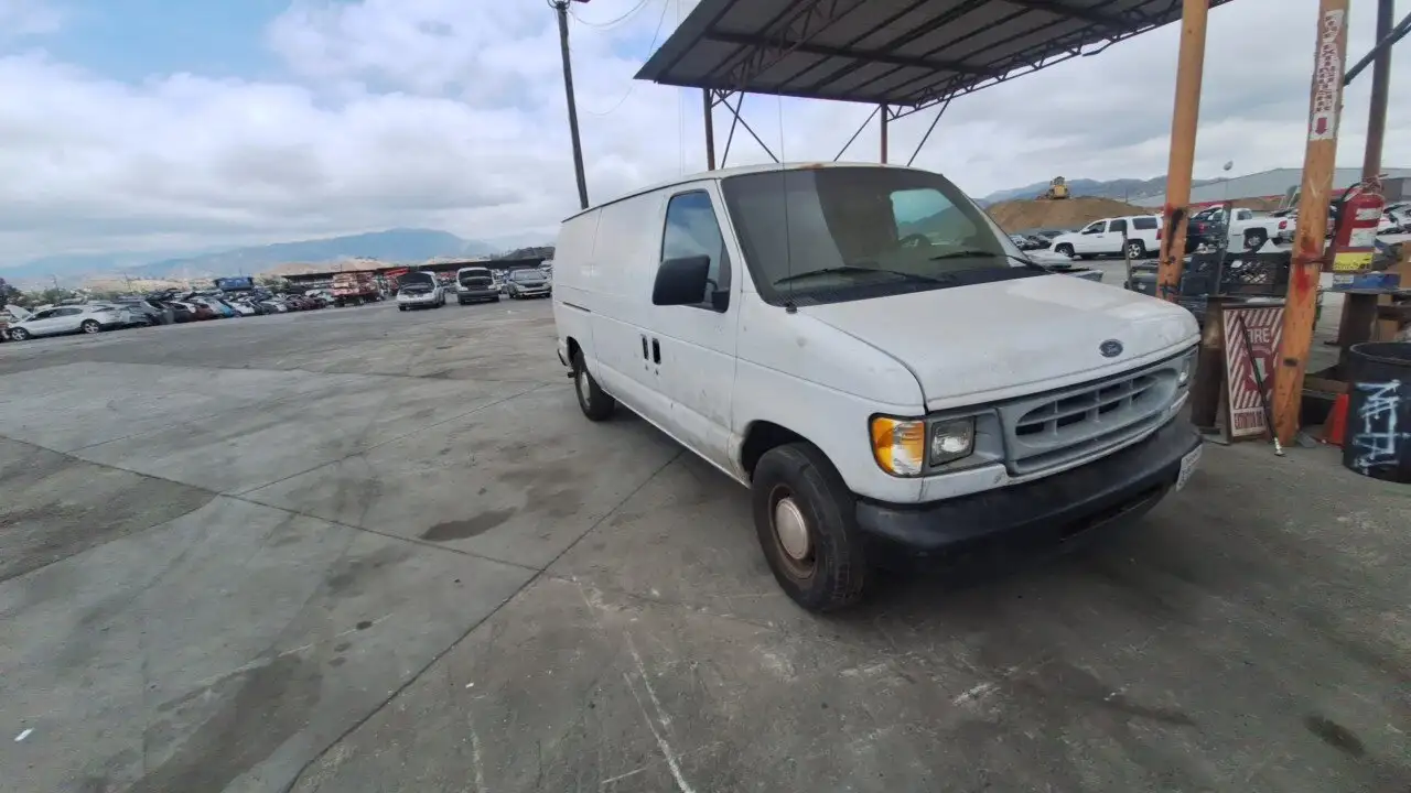 Photo of 2002 Ford E-150 Econoline