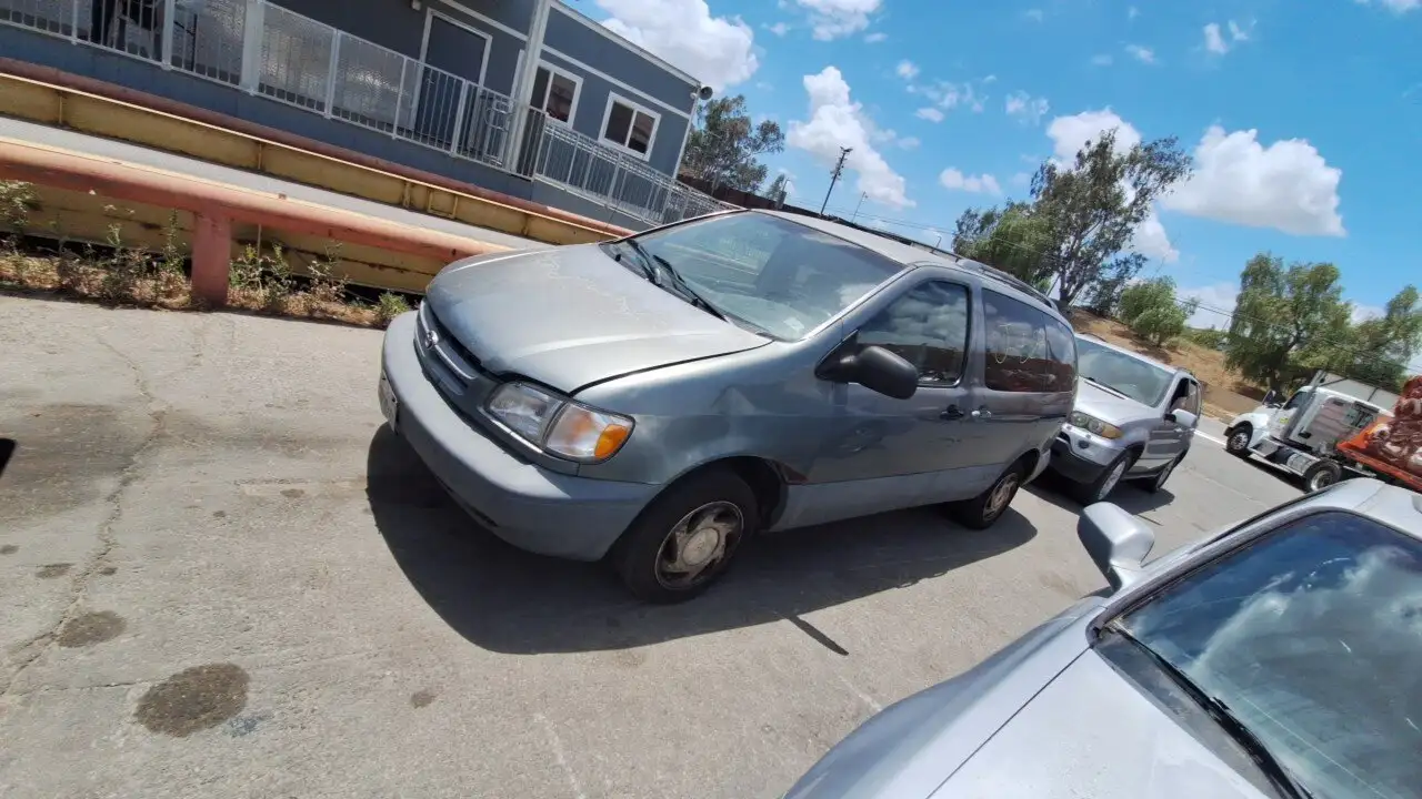 Photo of 2000 Toyota Sienna