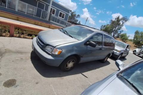 Photo of 2000 Toyota Sienna
