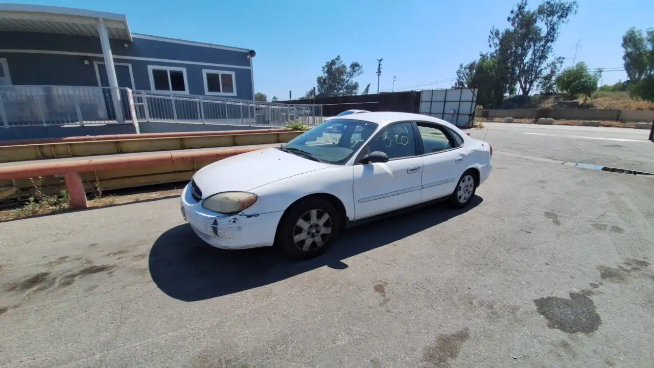 Photo of 2000 Ford Taurus