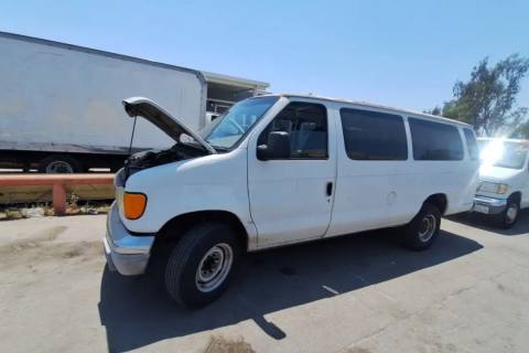 Photo of 2004 Ford E-350 Club Wagon