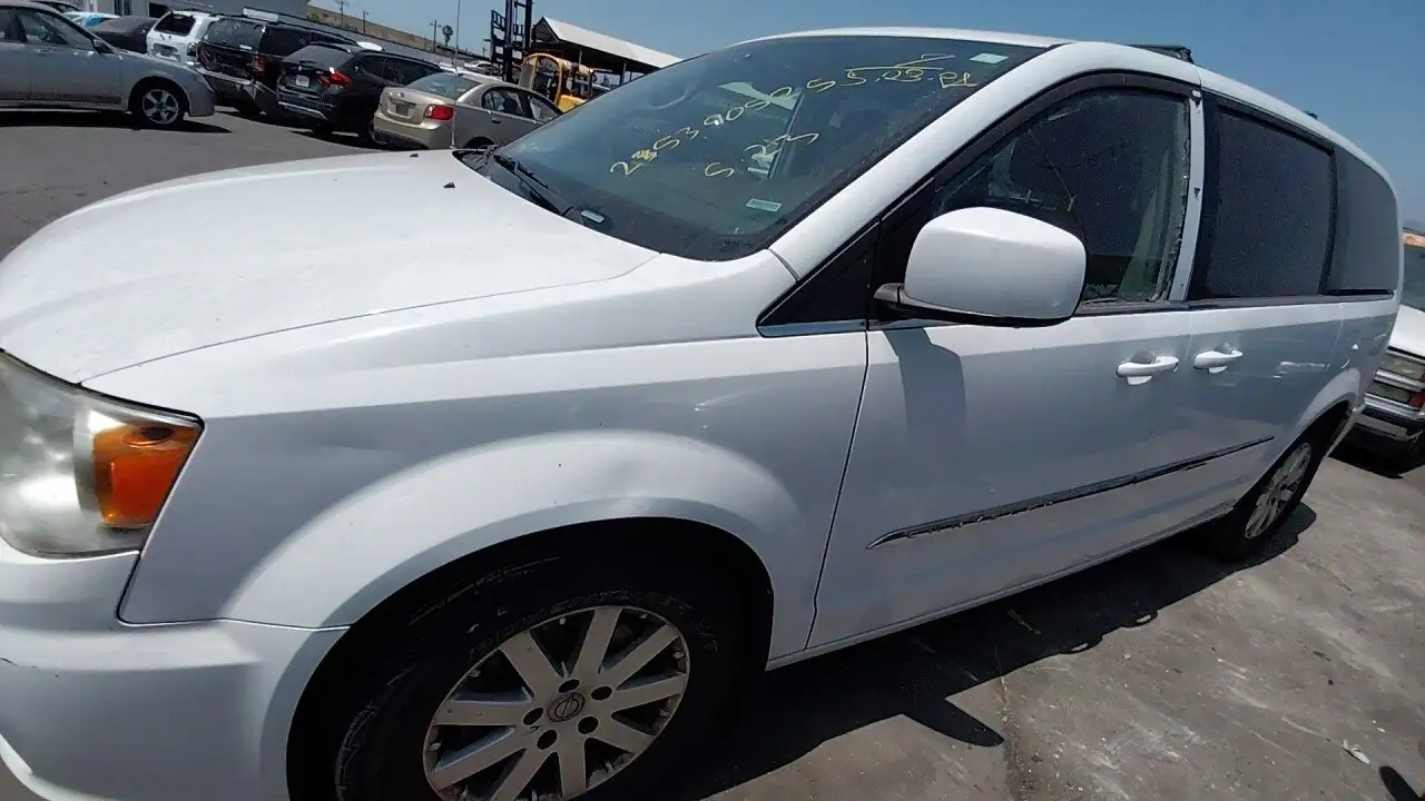 Photo of 2014 Chrysler Town & Country