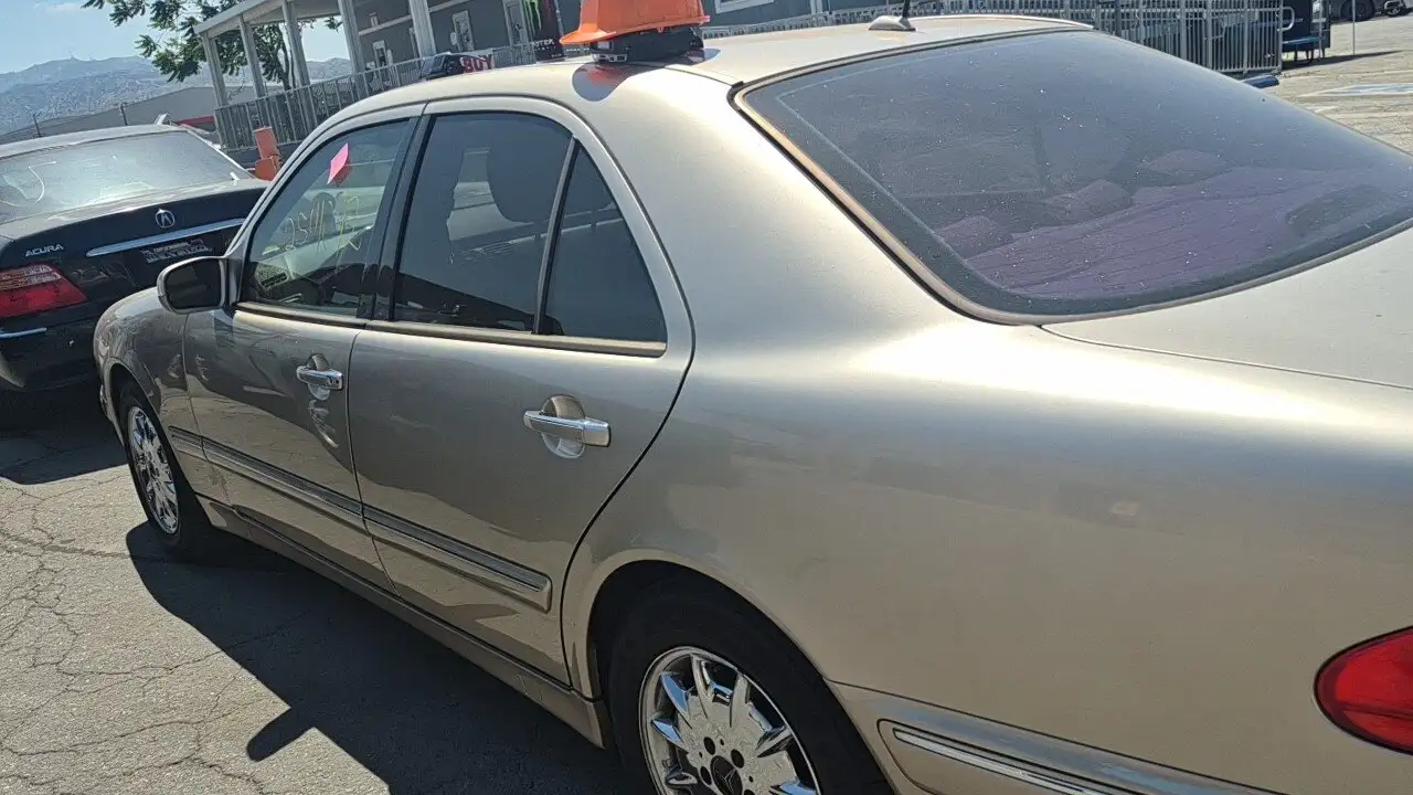 Photo of 2001 Mercedes-Benz E320