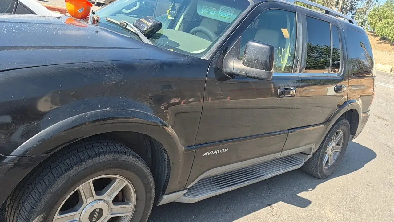 Photo of 2004 Lincoln Aviator