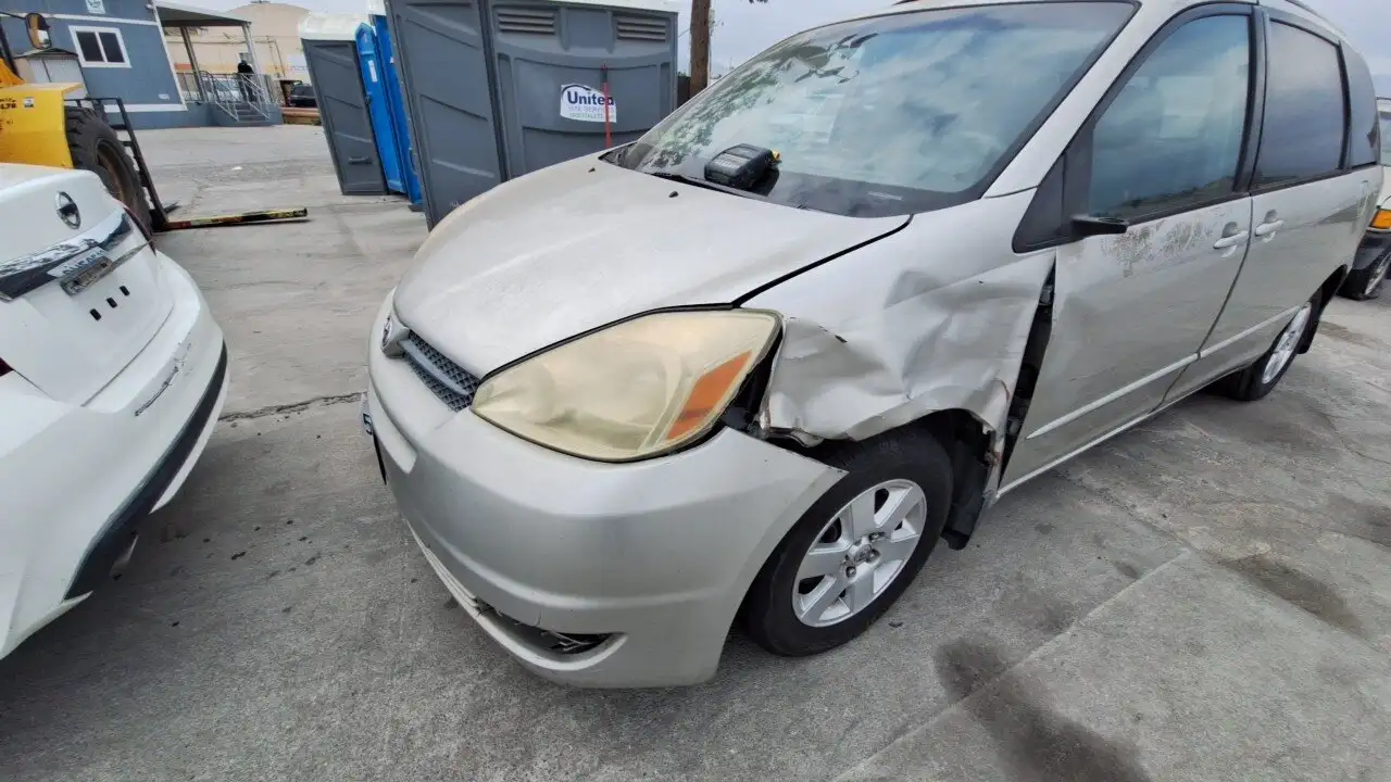 Photo of 2004 Toyota Sienna