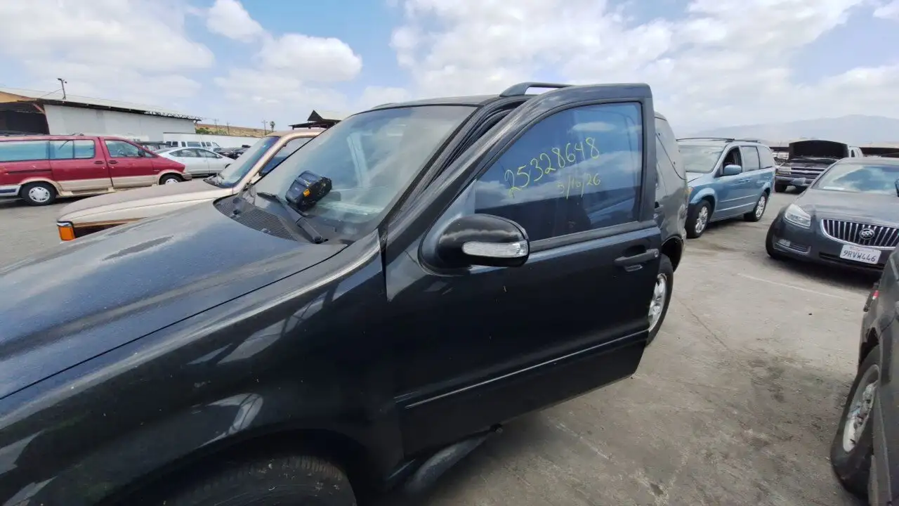 Photo of 2002 Mercedes-Benz Ml320