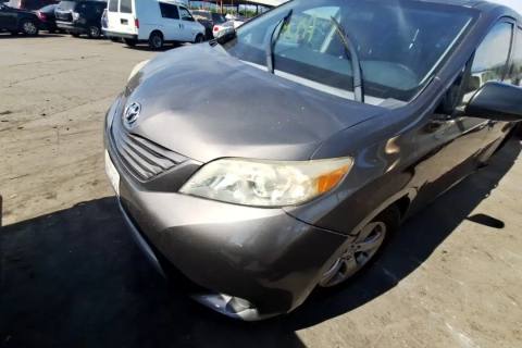 Photo of 2013 Toyota Sienna