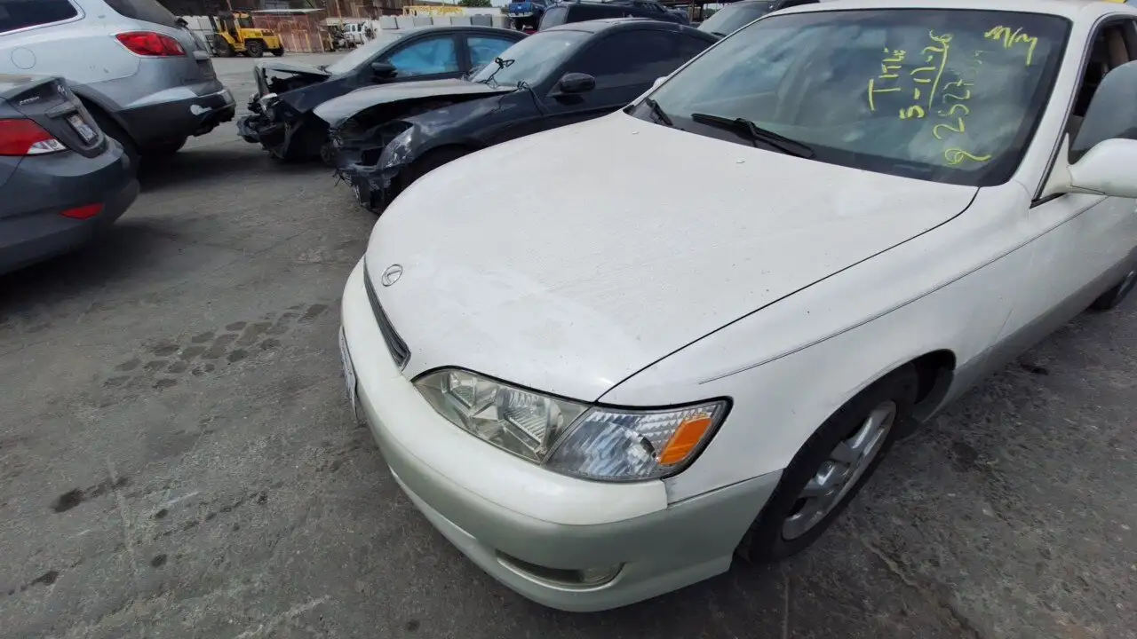 Photo of 2000 Lexus Es300