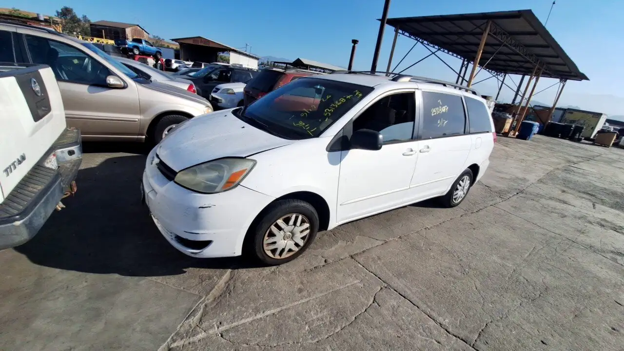 Photo of 2004 Toyota Sienna