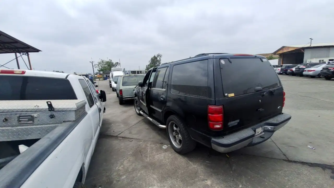 Photo of 2002 Ford Expedition