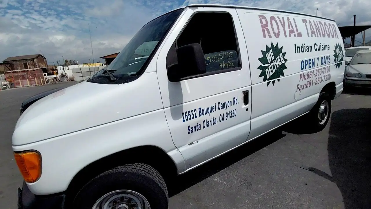 Photo of 2004 Ford E-250