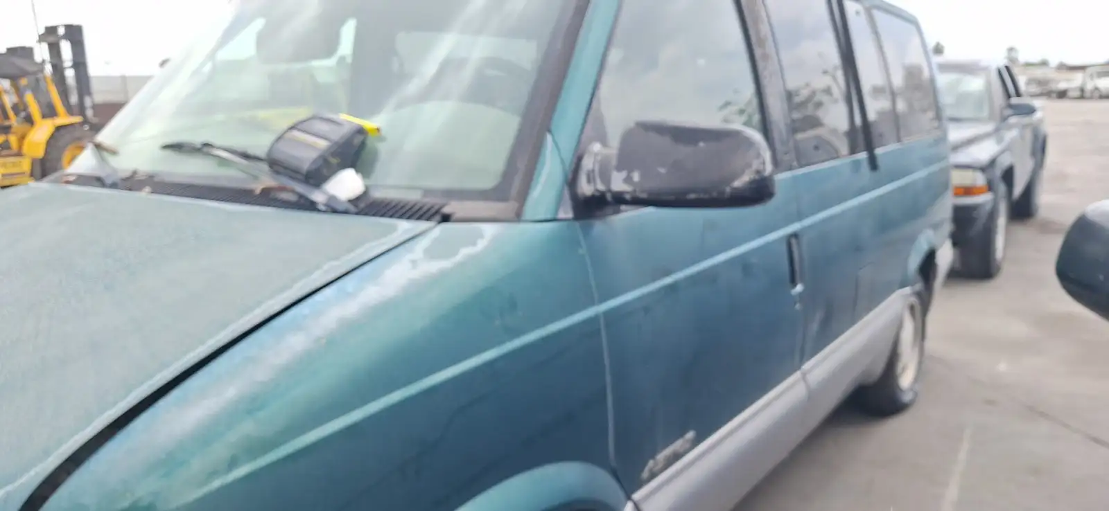Photo of 1999 Chevrolet Astro
