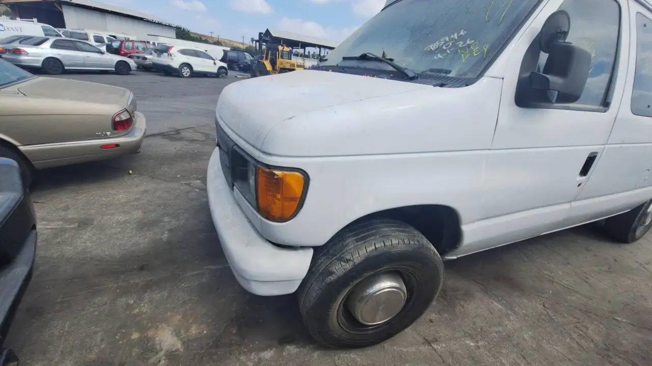 Photo of 2003 Ford E-250