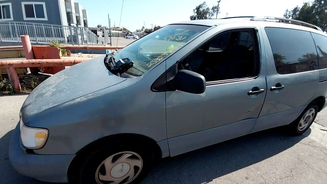 Photo of 2000 Toyota Sienna