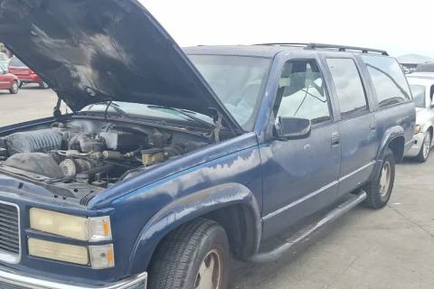 Photo of 1999 Gmc C1500 Suburban