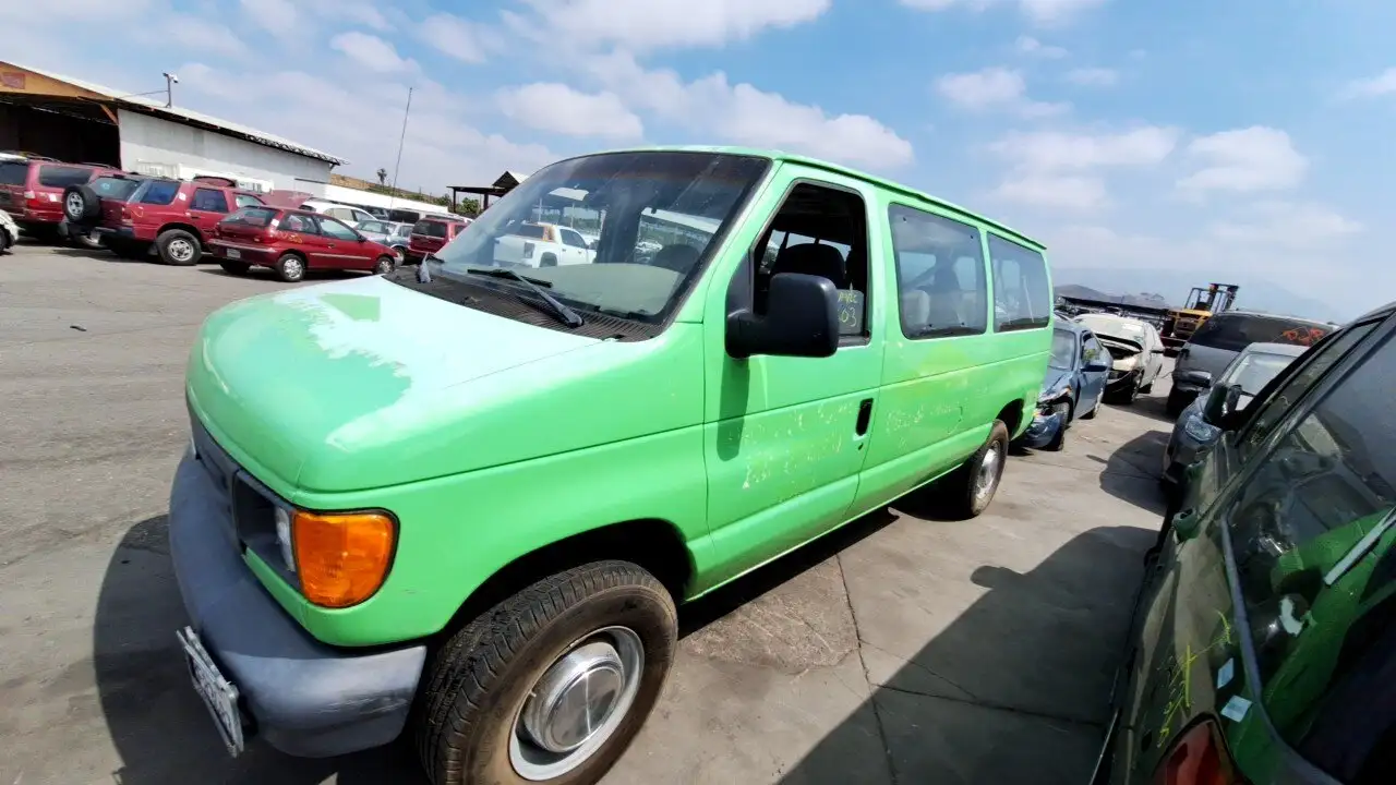 Photo of 2006 Ford E-350 Super Duty