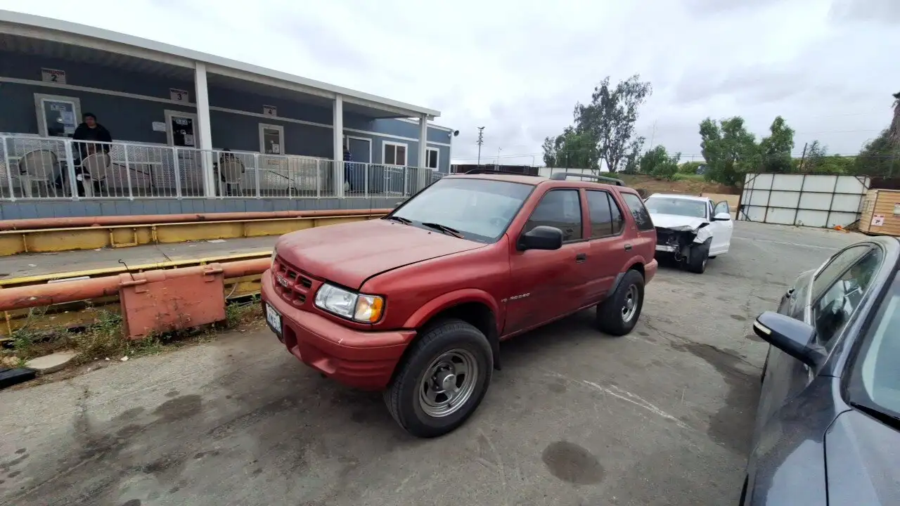 Photo of 2000 Isuzu Rodeo