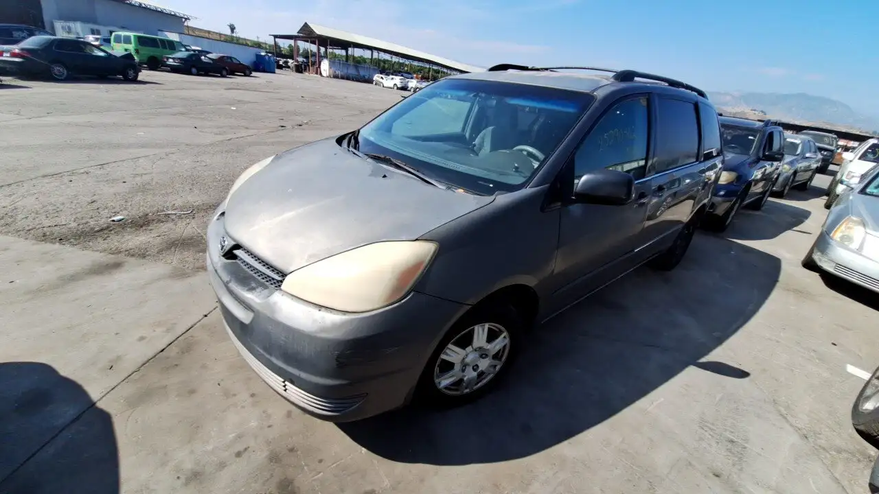 Photo of 2005 Toyota Sienna