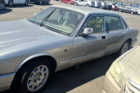 Photo of 2000 Jaguar Xj8