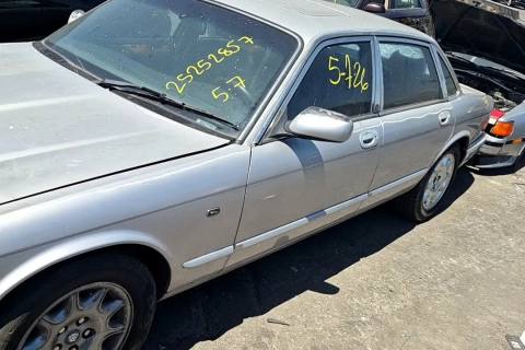 Photo of 2000 Jaguar Xj8