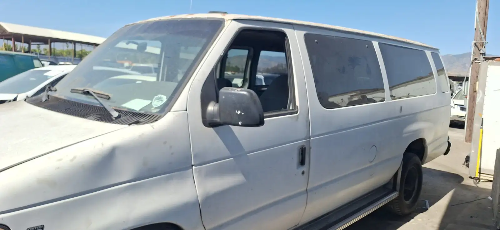 Photo of 1999 Ford E-350 Econoline Club Wagon