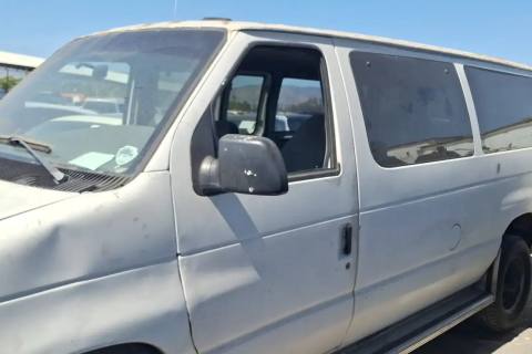Photo of 1999 Ford E-350 Econoline Club Wagon