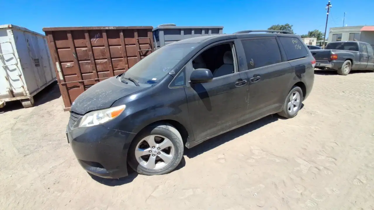 Photo of 2011 Toyota Sienna