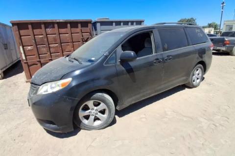 Photo of 2011 Toyota Sienna