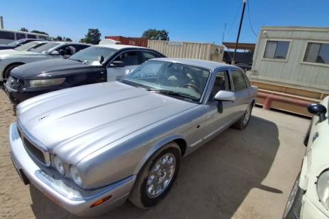 Photo of 2000 Jaguar Xj8